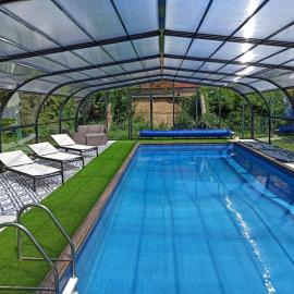 La Petellerie, maison de campagne avec piscine pour un séjour détente, hotel u gradu 'Moyon'