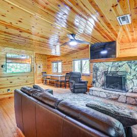 Hike & Snow Play! Creekside Cabin in Payson