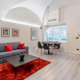 GuestHost - La Suite del Regio! Chic & Central Apartment