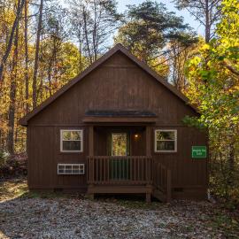 Blue Rose Cabins - Naughty Pine Cabin – hotel w mieście Logan