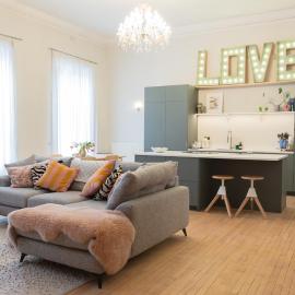 The Ballroom - Huge Apartment in Lichfield City Centre