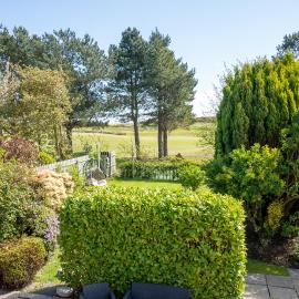 Golf Links Cottage - Views of Royal County Down Golf Course, hotel in Newcastle