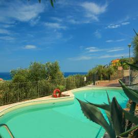 Casa con piscina, vista mare, patio privato, AC, posto auto e wi-fi