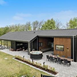 4 Bedroom Cozy Home In Hadsund, hotell sihtkohas Hadsund