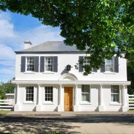 Islay House - Whole House, hotel in Woodend