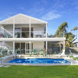 Riverview Retreat - Pool - Sleeps 8 By HostyCo, hotel in Ocean Grove