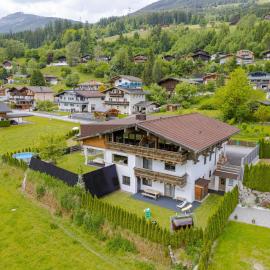 Chalet in Neukirchen with Mountain Views, Hotel in Rosenthal