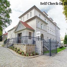 Villa La Pierre, hotel in Strzegom