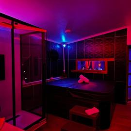 Loveroom L'1TIMISTE CDS, hótel í Neuilly-Plaisance