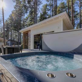 Mäntyhovi Incl Washing machine, Jacuzzi for extra fee, summer kitchen extra fee, hotel di Kalajoki