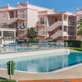 Luz casas-St James 215, 3 bedrooms,wi fi, air con,shared pool, hotel in Luz