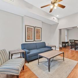 St Louis Tower Grove Two-Story Townhome Perfect for Groups Side A, hotel en Tower Grove