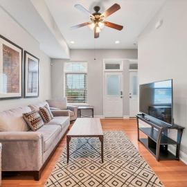 St Louis Tower Grove Two-Story Townhome Perfect for Groups Side B, hotel en Tower Grove