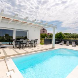 Umag-Kuća za odmor Sandra, hotel di Umag