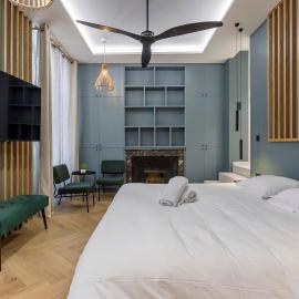 Love Room Balneo Sauna Pierre Corneille !, hotel in Lyon