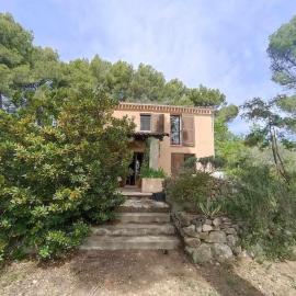 Maison Provençale avec jacuzzi, hotel en Pierrevert