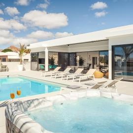 TORO by Buenavilla, hotel in Puerto Calero