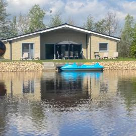 Ferienhaus Deluxe, direkt am See, mit hauseigener Panorama Außensauna, zwei Badezimmern, Tretboot, Kamin, in direkter nähe zum Kinderspieleparadies sowie Reit- und Ponyhof, 1 bis 8 Personen