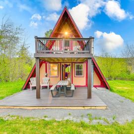 Walk to Ski Lift! Charming Hunter A-Frame