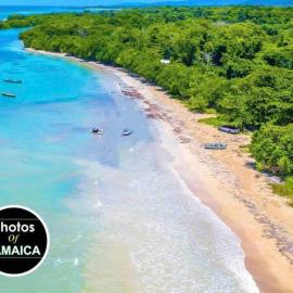 Adorable 1B Cottage Walk to the beach، فندق في Priory