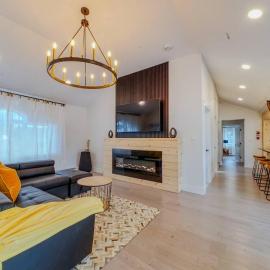 Brand New House with Large Porch in Lake Katrine, hotel i Lake Katrine