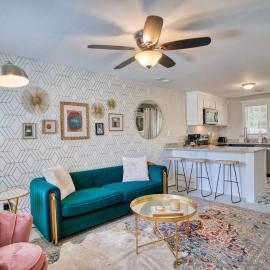 Castle Street Retreat - Glamorous Getaway, hotel in Wilmington