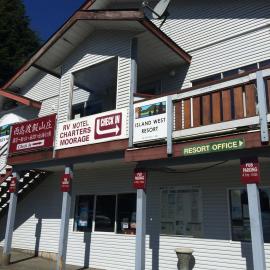 Island West Resort-Motel, хотел в Уклуелет