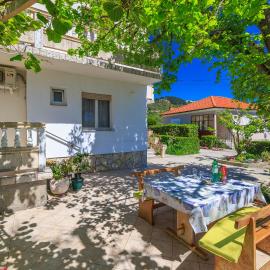 Apartments and Room Petar