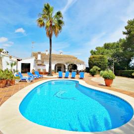 Finca Coello - charming, Spanish finca style holiday villa in Benissa, hotel u gradu 'Benissa'