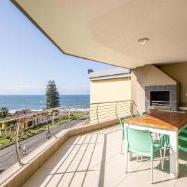 Saints View Resort Unit 18, hotelli kohteessa Uvongo Beach