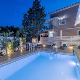 Soso's Garden Villa with Private Pool, hotel u gradu 'Plános'