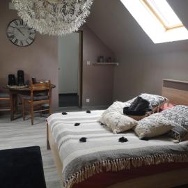 Agréable chambre privée avec entrée indépendante, hotel in Langeais