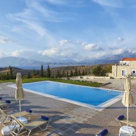 Orelia Cretan Deluxe Apartments: Kamilari şehrinde bir otel