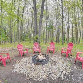 Pet-Friendly Kalkaska Home ~ 19 Mi to Torch Lake!, Hotel in Kalkaska