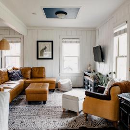 Charming Cabin with Hot Tub & Fire Pit, hotel in Pepin