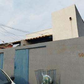 Casa kitnet Próx da Rodoviária c/ suite e ar condicionado entrada individual . Geladeira e cozinha básica. Garagem pra carro.