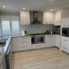 Spacious bright home close to shops and cafe's, hotel u gradu Pert