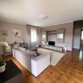 Happy Host by YV, hotel em Borgomanero