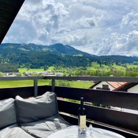 Best Butler Alpspitz Apartment Küche Parken Balkon, hotelli kohteessa Nesselwang