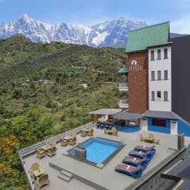 juSTa Birding Resort & Spa - Best Dhauladhar View Resort, ξενοδοχείο στη Νταραμσάλα