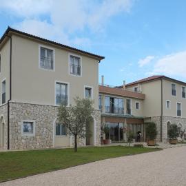 Magnificat Center, hotel u gradu Bijakovići