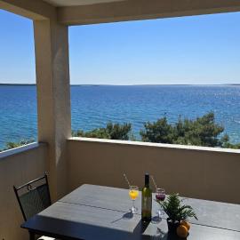 Apartments GIOVANNI (by the sea), hotell sihtkohas Mandre