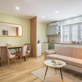 Charming 2-bedroom apartment in the wider center of Bratislava、Nivyのホテル