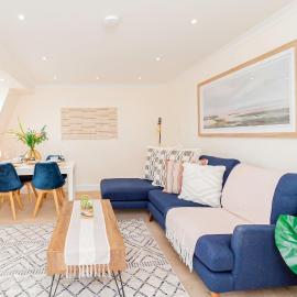 Battersea 2-Bedroom Top-Floor Apartment with Cozy Balcony