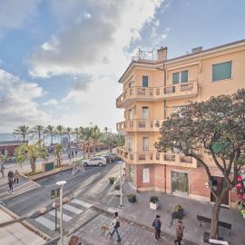 Medusa Apartment - Affresco, Hotel in Finale Ligure