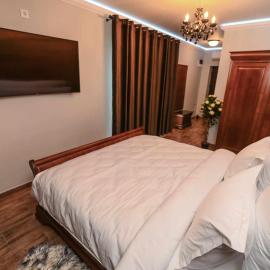 Nevan Luna Home, hotel in Câmpia Turzii