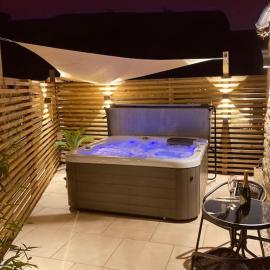 Tranquil retreat with hot tub