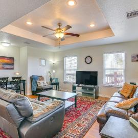 Steps to Surfside Beach with Easy Ramp Access!, hotel em Surfside Beach