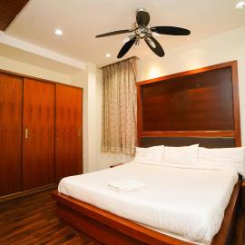Golden Villa - Duplex House With Private Theater - Near To Alipiri And Bhudevi TTD Ticket Counter And Kapilateertham, hotel in Tirupati