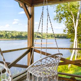 Knotty Pines 4 Bedroom with Waterfront Views, hotel u gradu Chelmsford